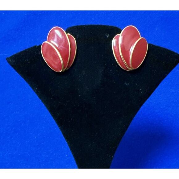 VTG NAPIER Gold Tone RED ENAMEL Screw back Clip On Earrings EUC Classic - Picture 1 of 8